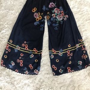 Johnny Was in excellent almost new condition. Navy blue with pops of florals.